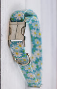 Load image into Gallery viewer, Daisy Chain Collar