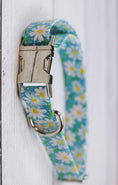 Load image into Gallery viewer, Daisy Chain Collar