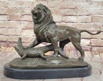 Majestic Bronze Lion vs Crocodile Statue by Delabrierre – Wildlife Showdown on Marble Base