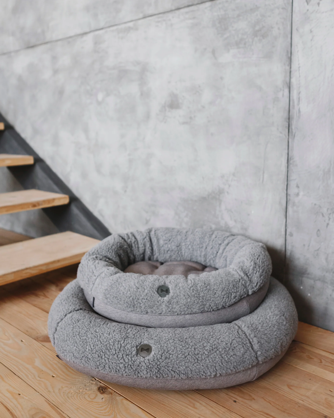 Pet Beds Premium Chester & Lee | Furry Gray Donut Dog Bed