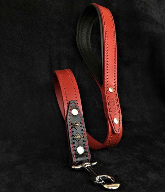 The "Balteus" red leash by Bestia Dog Gear