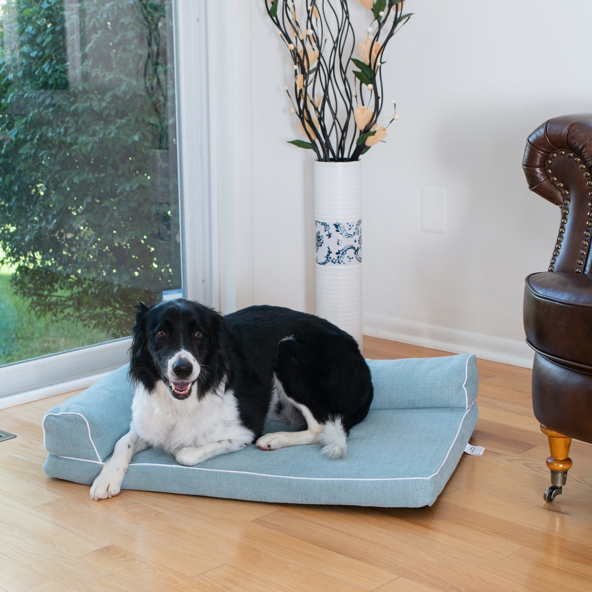 Armarkat Bolstered Pet Cushion D08A - Blue - Medium
