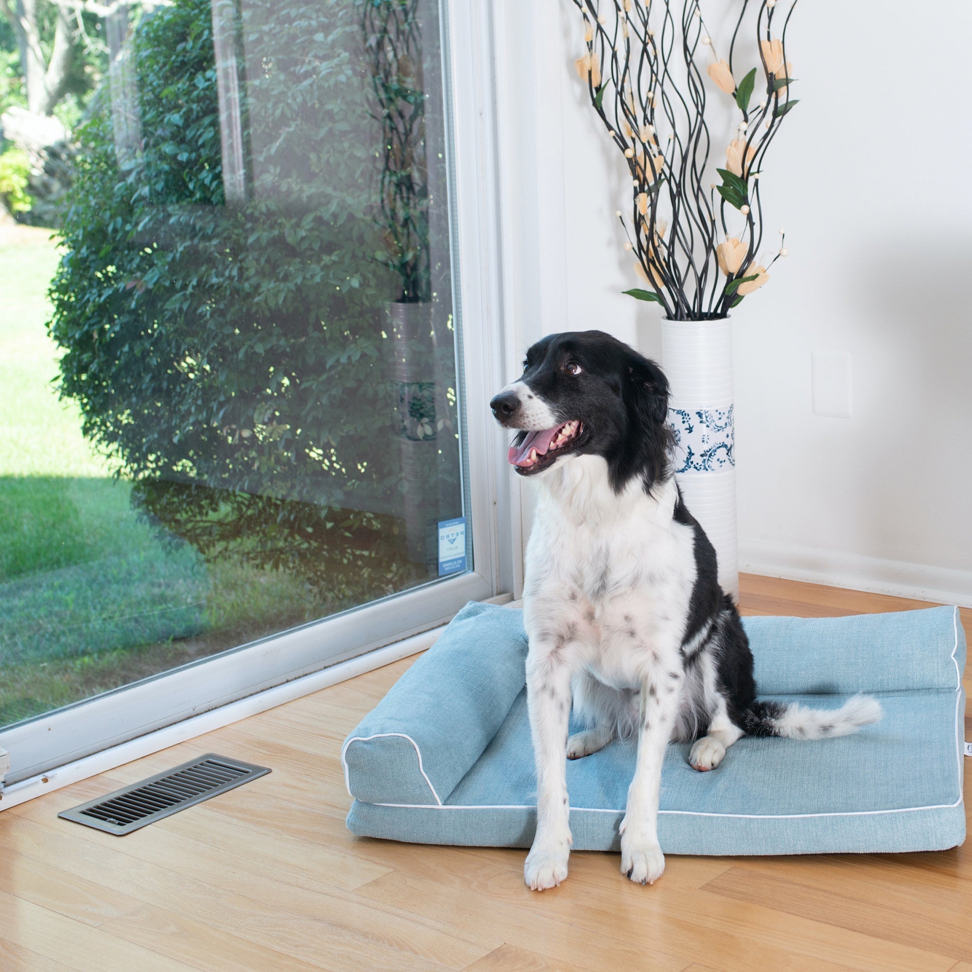 Armarkat Bolstered Pet Cushion D08A - Blue - Medium