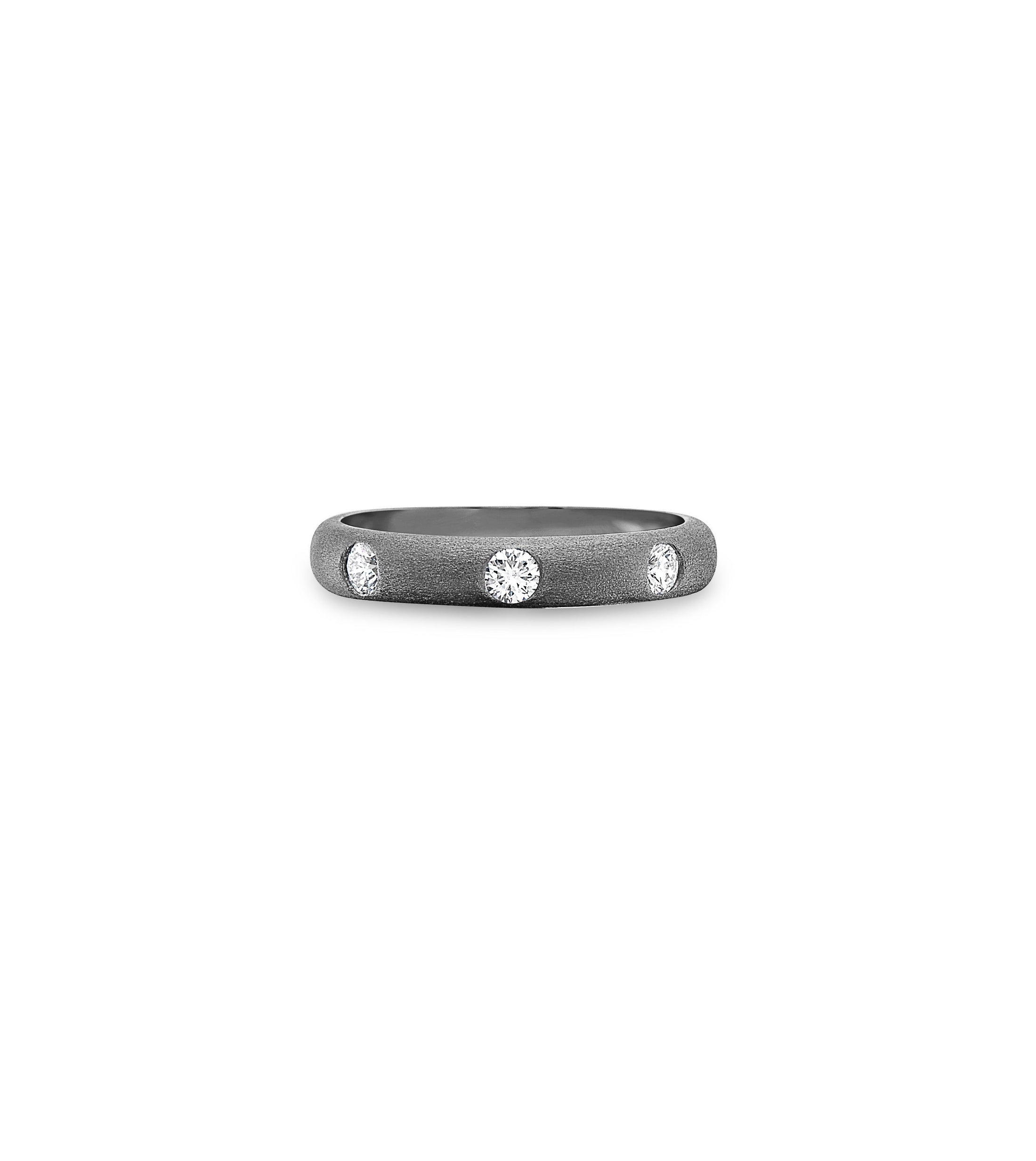 OLIVE & CHAIN Diamond 3 Stone Flush Band - Yellow Gold, 6.5