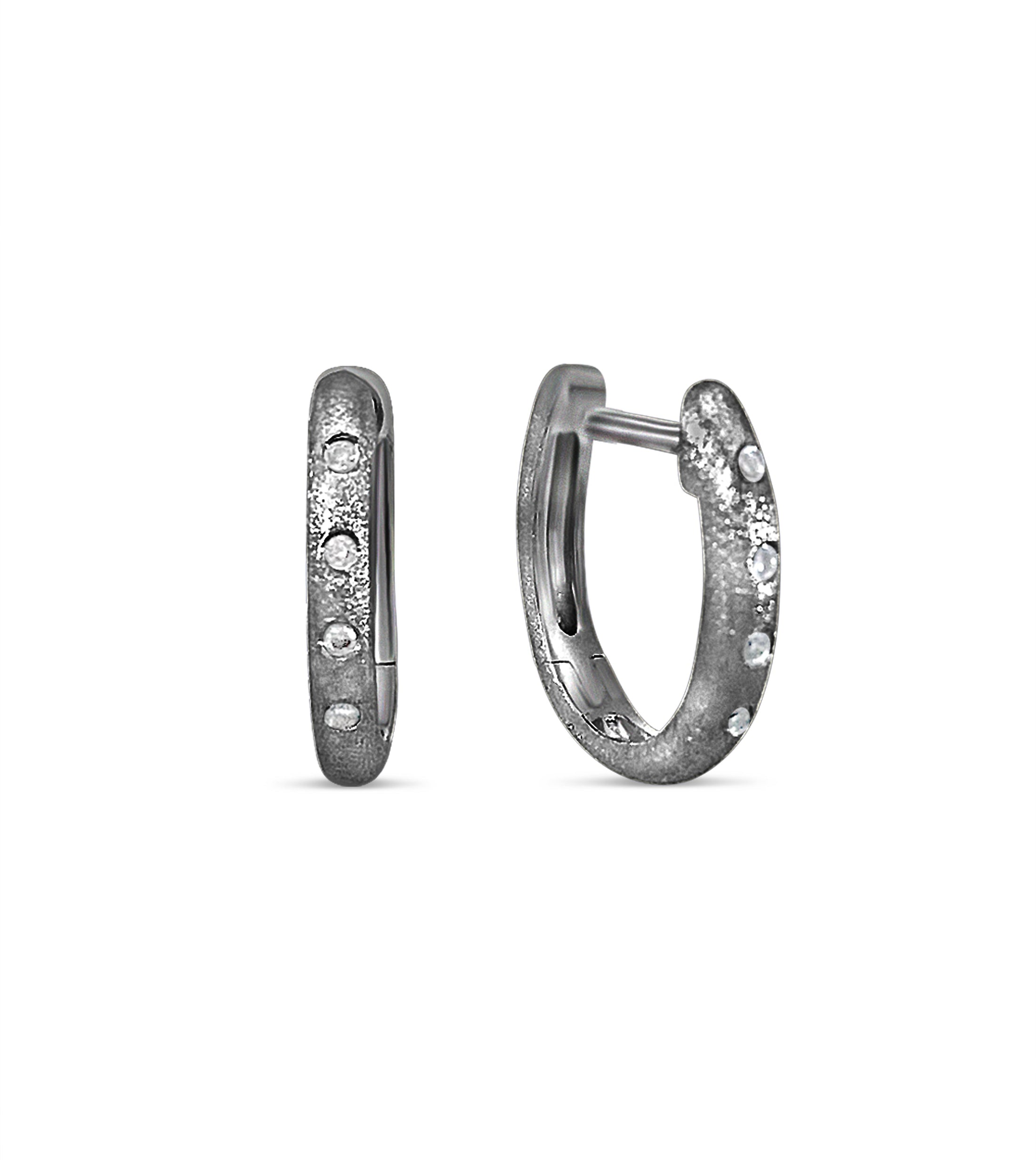 OLIVE & CHAIN Diamond Flush Huggie Earring - Black Gold