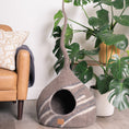 Load image into Gallery viewer, Stone Design | Tail Style Cave

