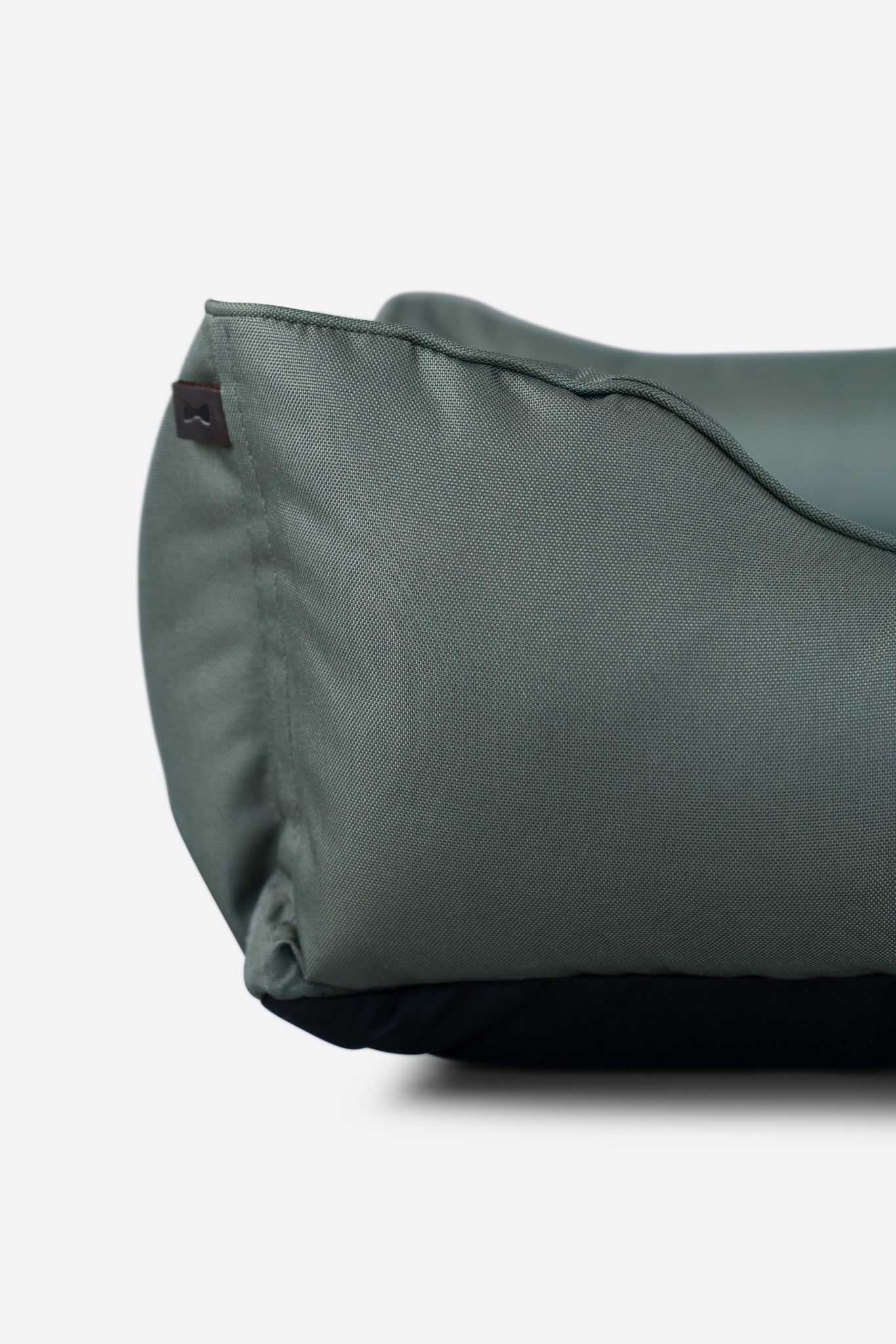 Chester & Lee | Waterproof Sleeper Dog Bed Green - image 7