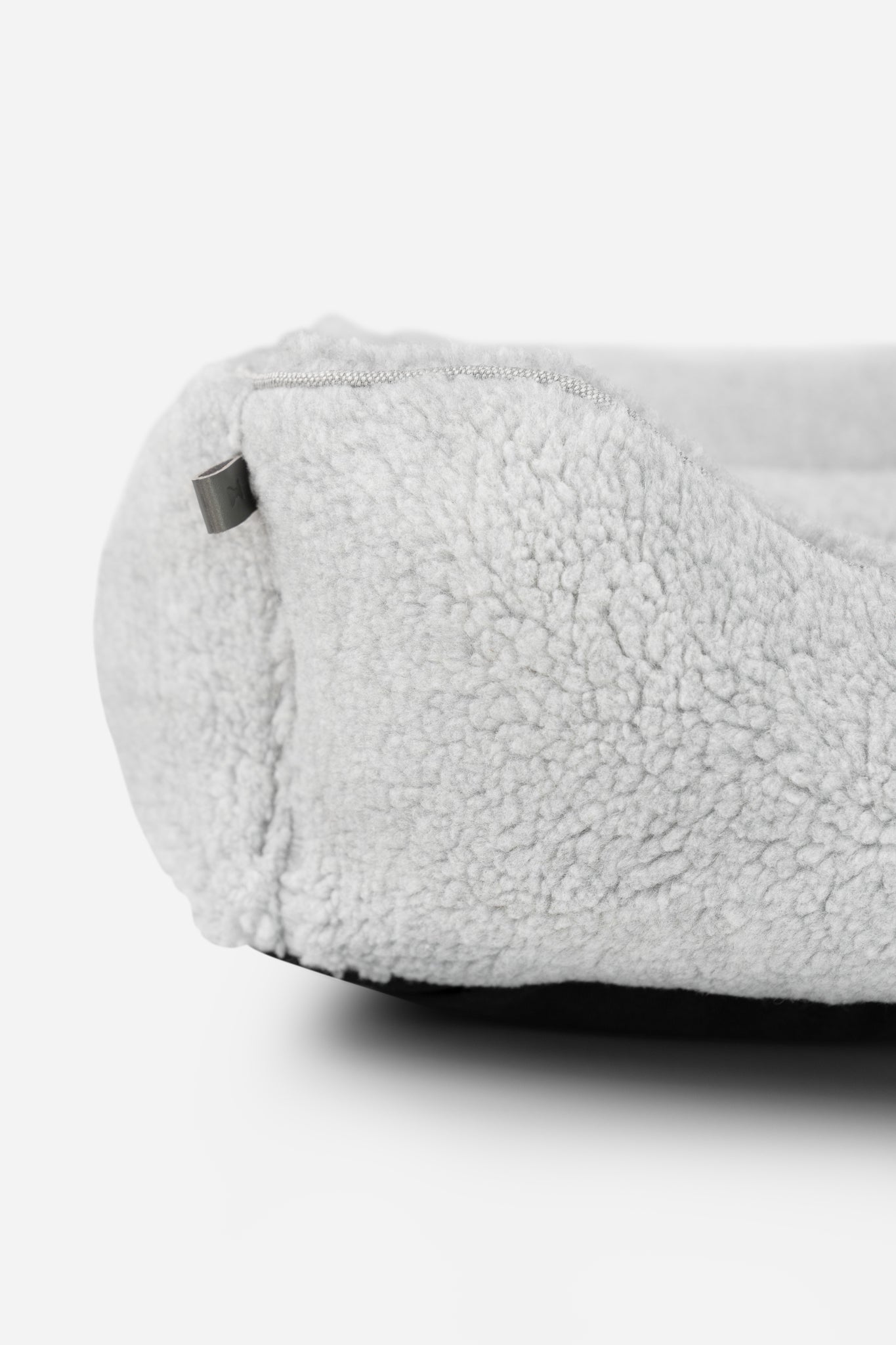 Chester & Lee | Furry Sleeper Dog Bed Gray - image 5