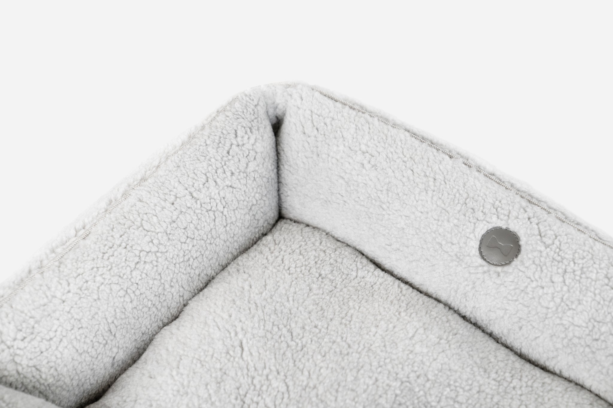 Chester & Lee | Furry Sleeper Dog Bed Gray - image 7