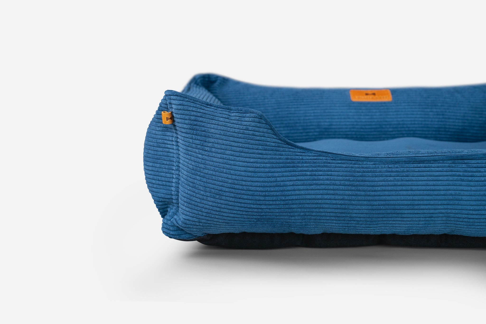 Pet Beds Premium Chester & Lee | Fancy Corduroy Sleeper Dog Bed