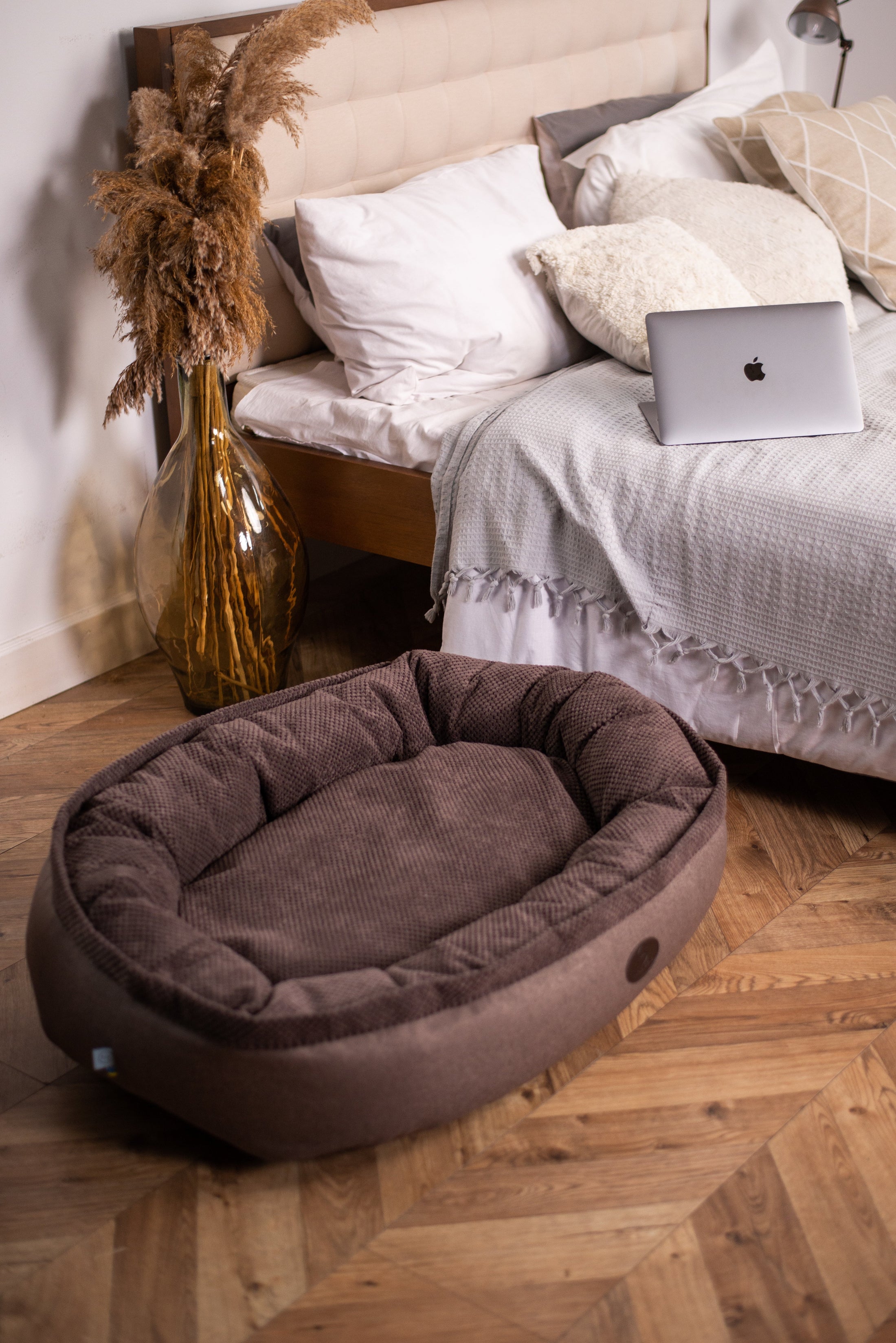 Chester & Lee | Cuddly Bagel Dog Bed - image 7