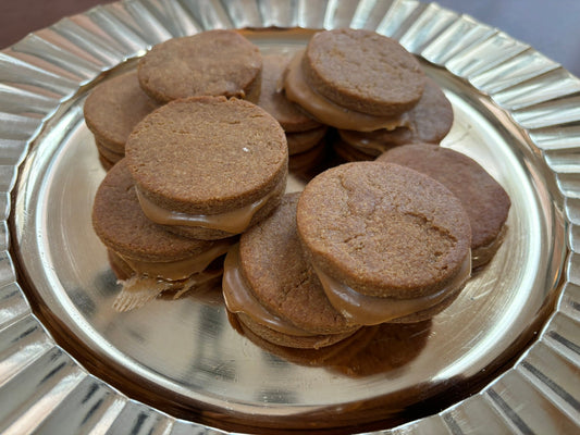 Organic Peanut Butter Macaron Dog Treats Sandwich Cookies for Dogs