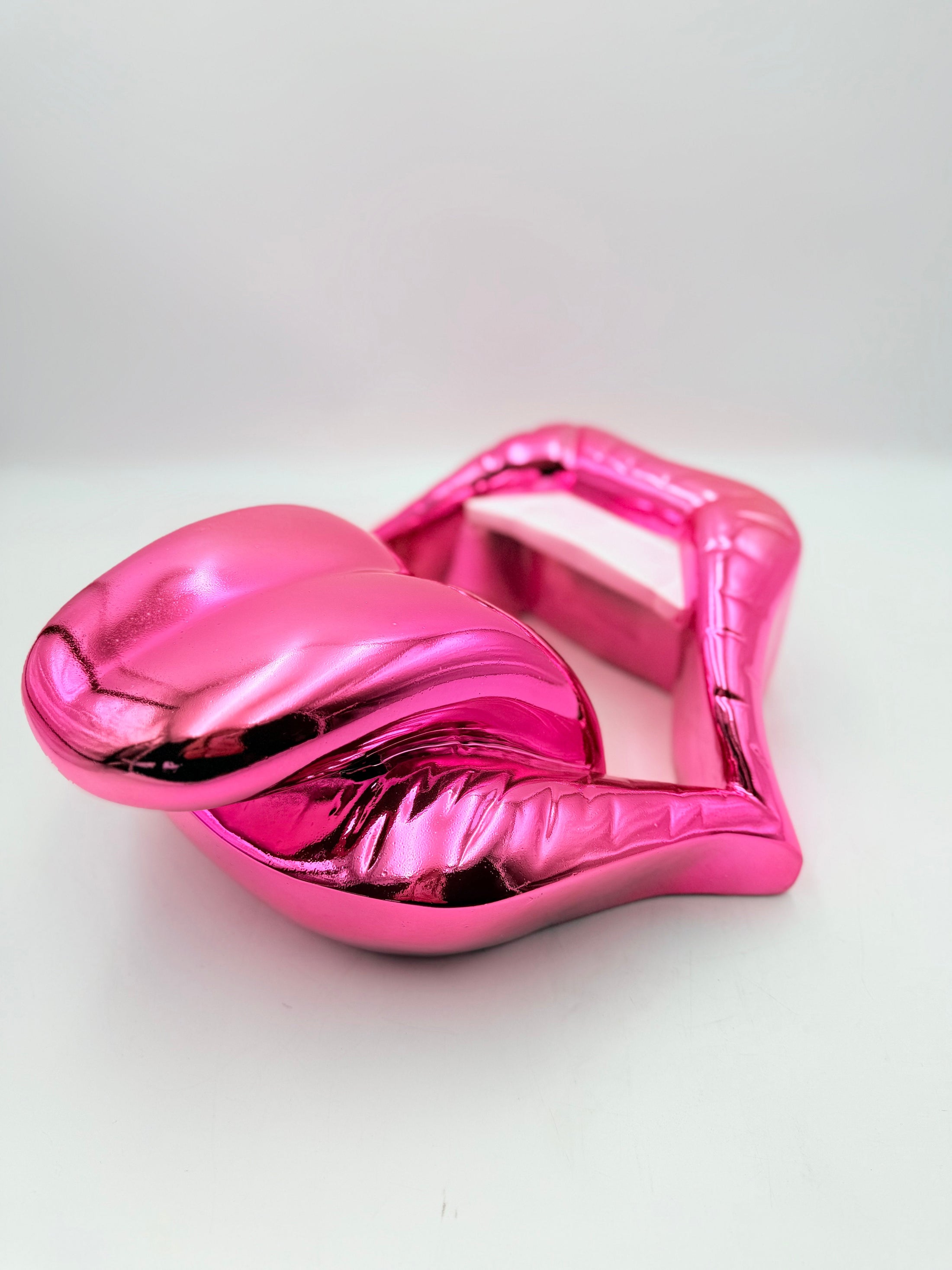 Iconic Kiss - Candy Pink Chrome Edition - pink chrome candy pink candy iconic kiss, luxury sculpture, product image 4