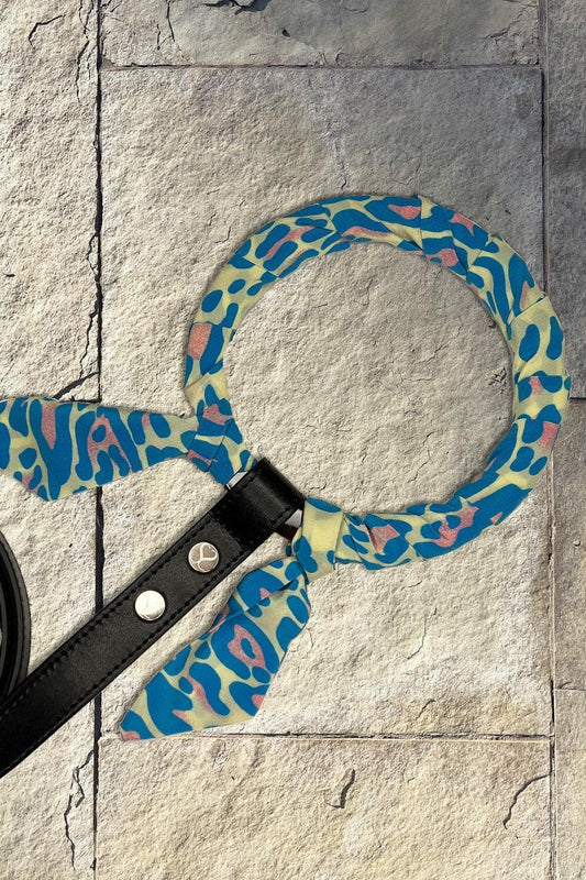 Shaya Handle Twilly in Blue Leopard Silk