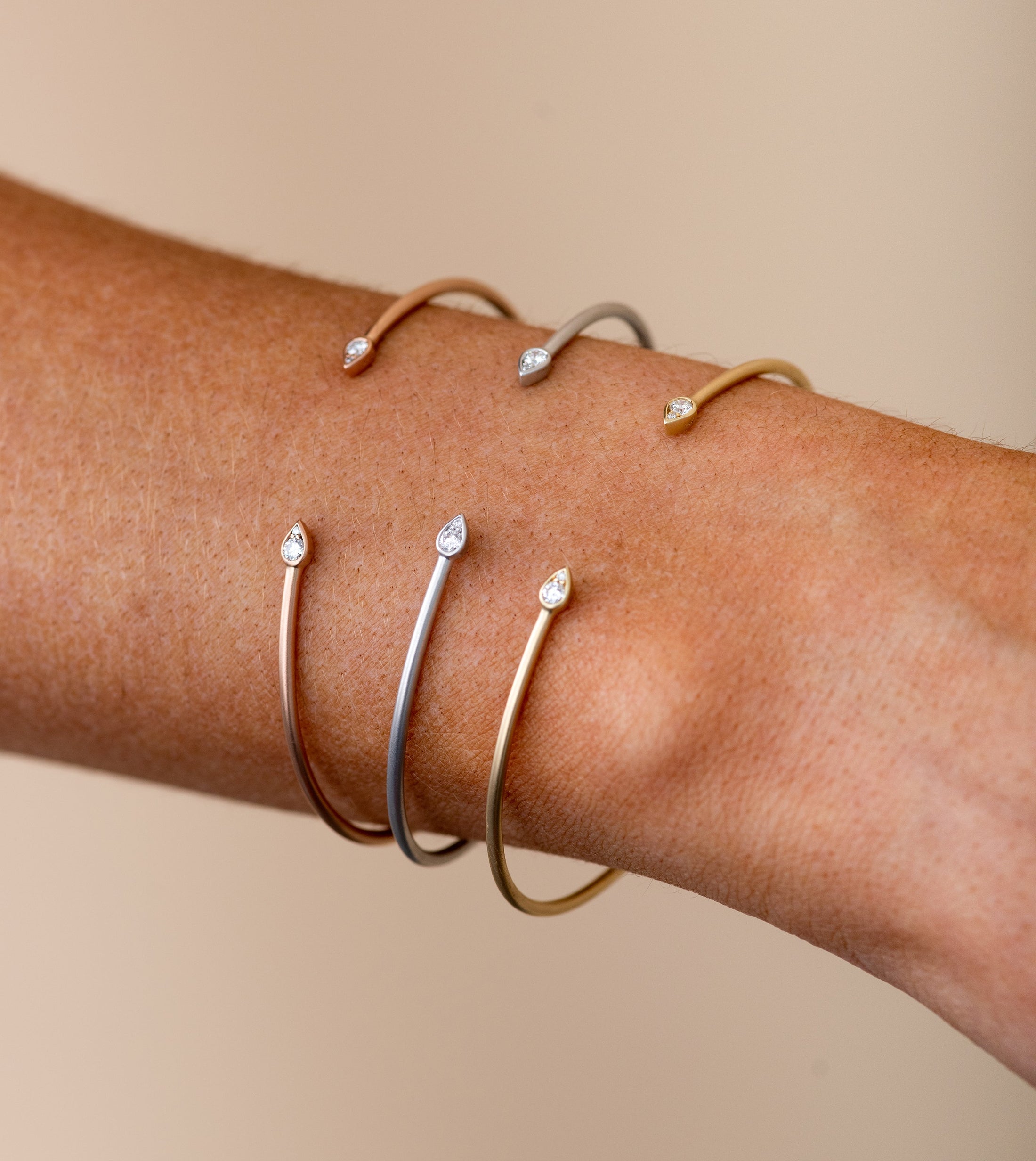 OLIVE & CHAIN Diamond Pear Shape Flexible Bangle