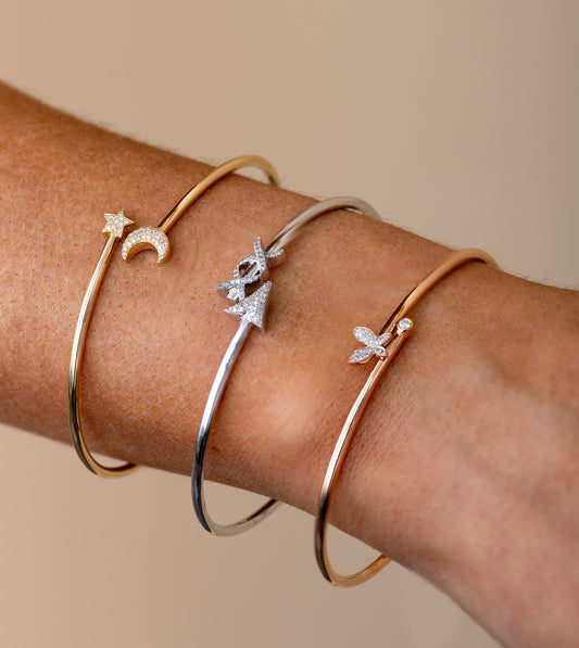 OLIVE & CHAIN Diamond Arrow Flexible Bangle