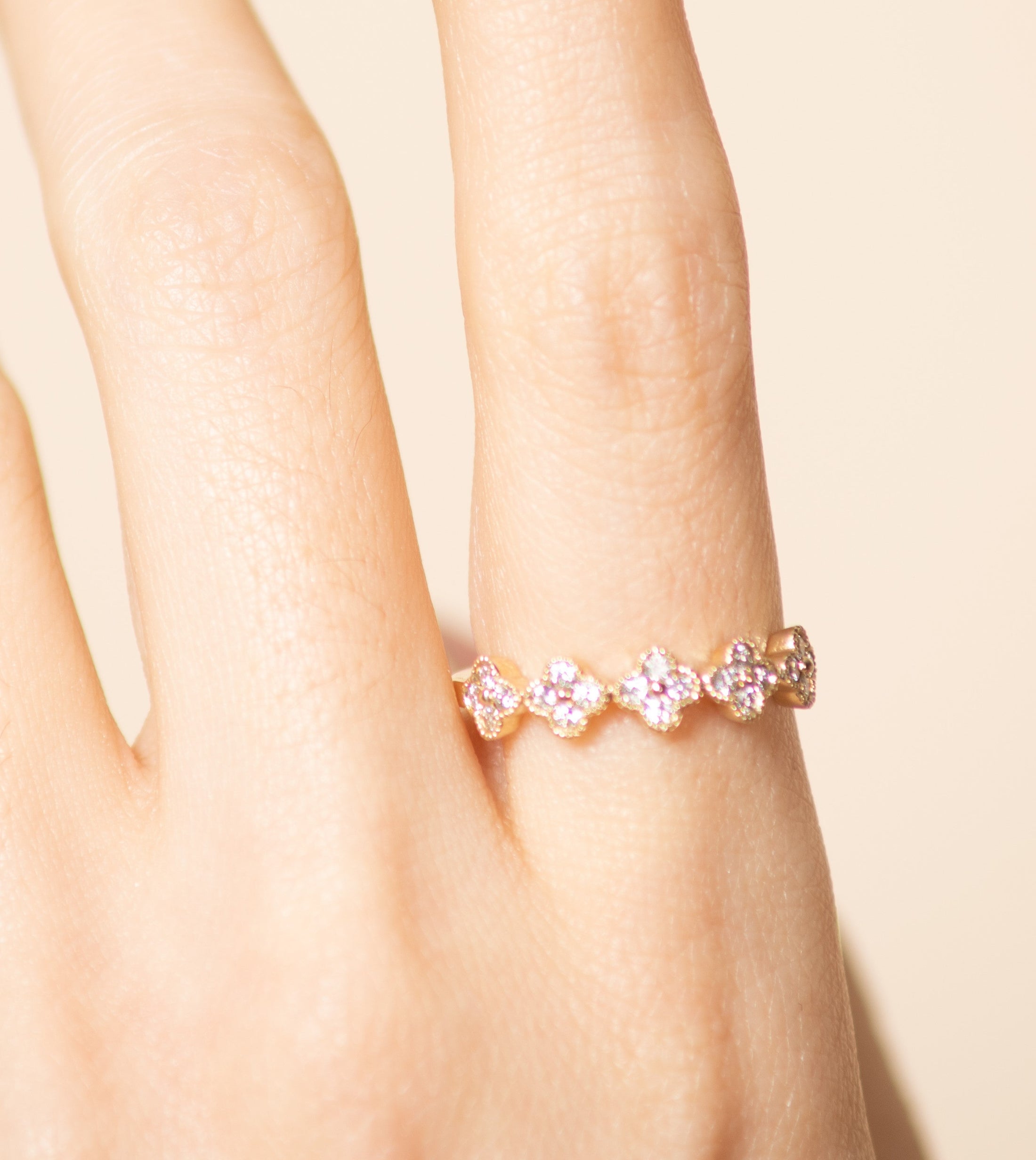 OLIVE & CHAIN Diamond Clover Stackable Band - Yellow Gold, 7.5
