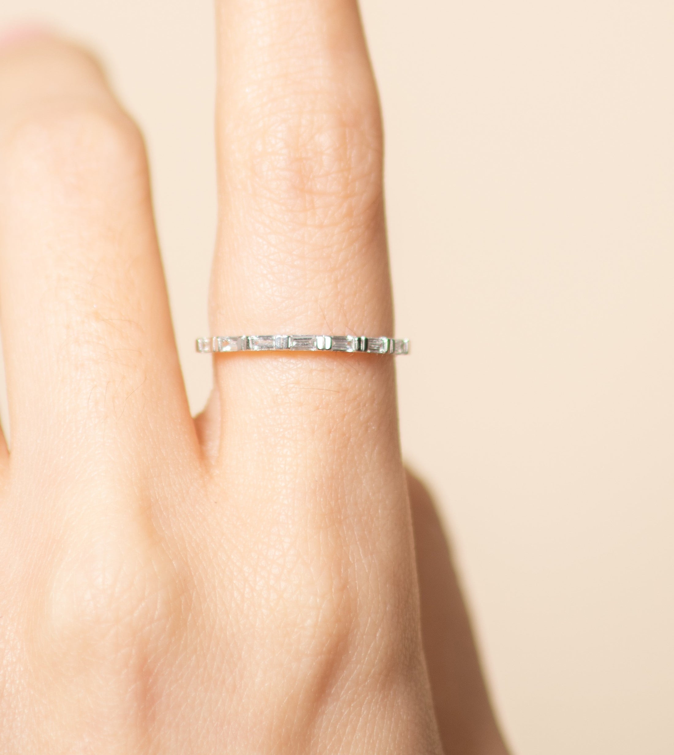 OLIVE & CHAIN Diamond Baguette Bar Set Band - White Gold, 7.5