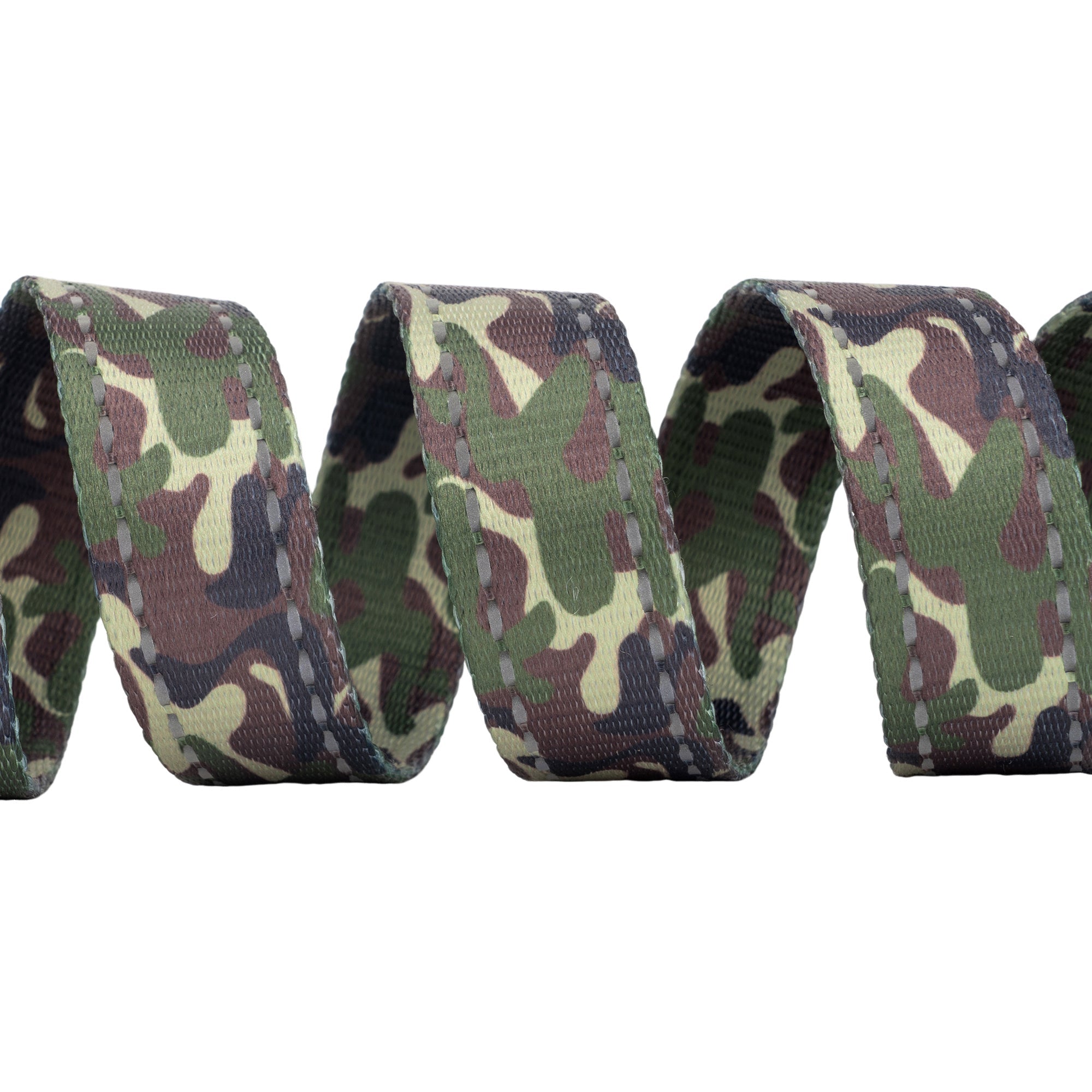 EcoBark Camo Dog Leash by Southlake Paws, featuring a camouflage pattern, designed for small and medium dogs. Available in 4f