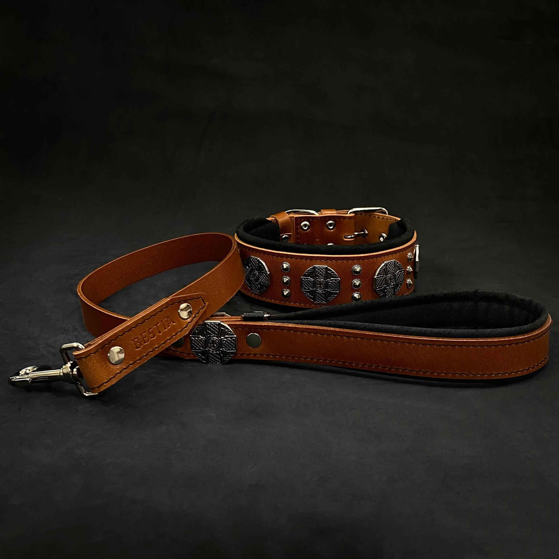 The "Maximus" collar 2.5 inch wide black & silver