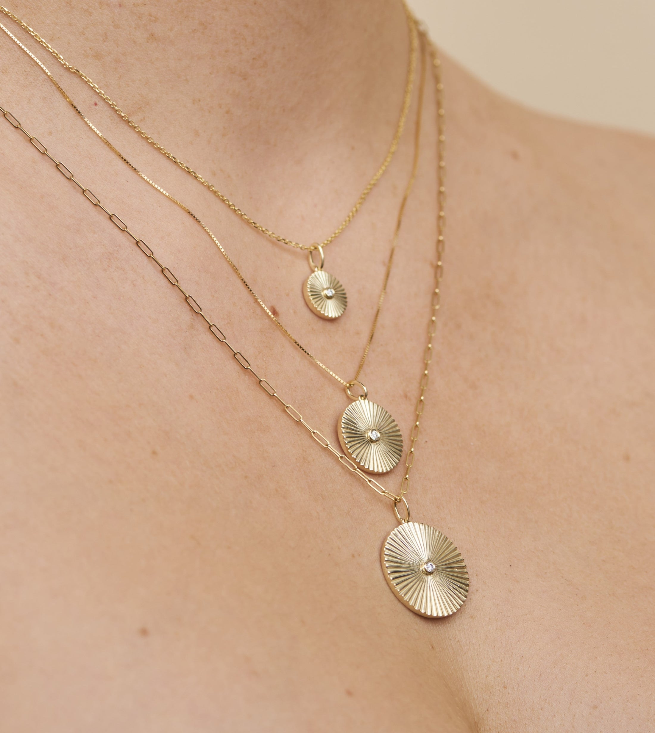OLIVE & CHAIN Diamond Fluted Medallion Necklace - Yellow Gold, 10mm, 18" cable