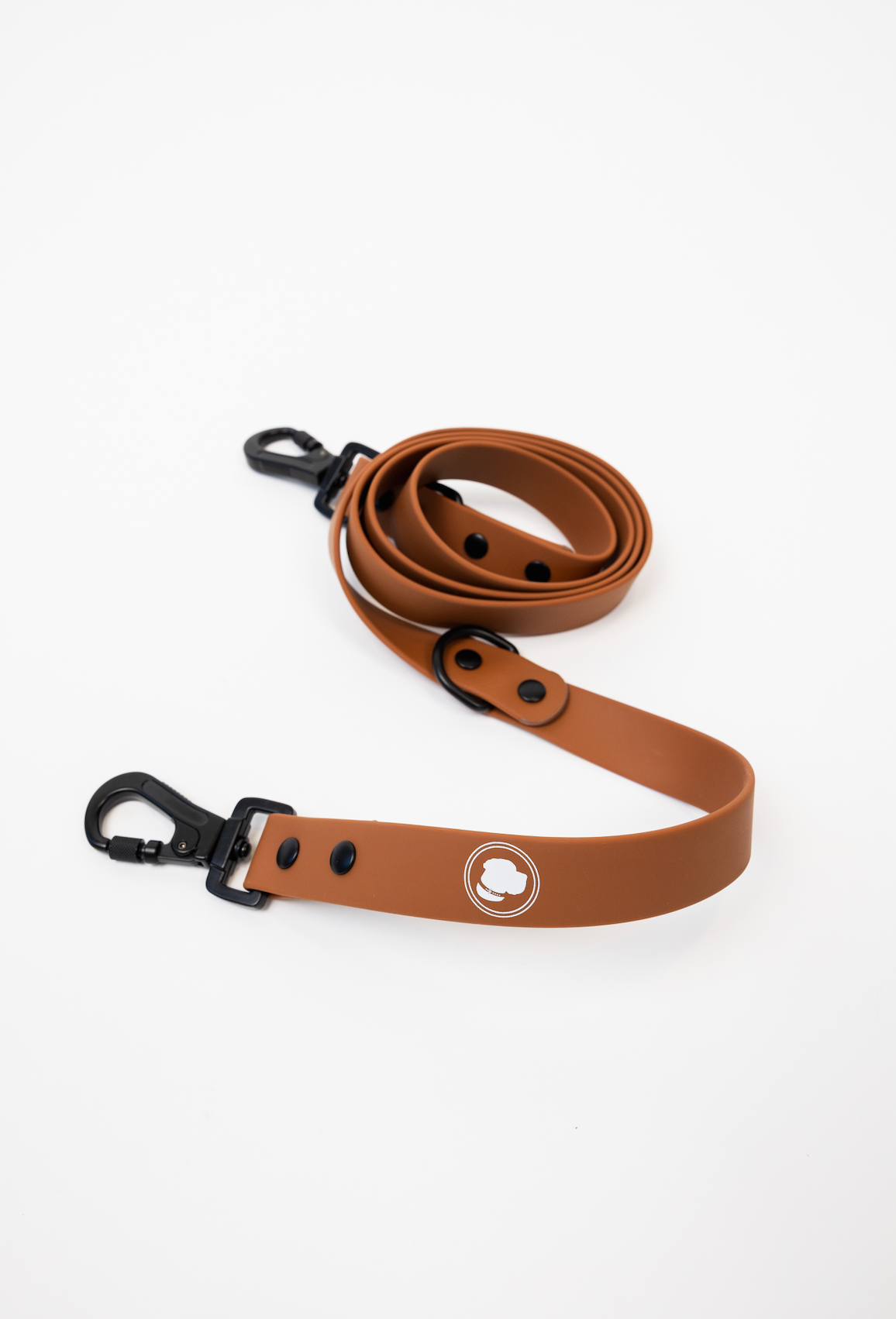 Coco Brown dog leash by The Modern Dog Company, featuring a sleek design with a black clip and adjustable length.