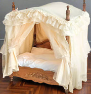 Tudor Pet Home Bed