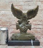Bronze Eagle and Handshake Statue – Patriotic American Unity Sculpture