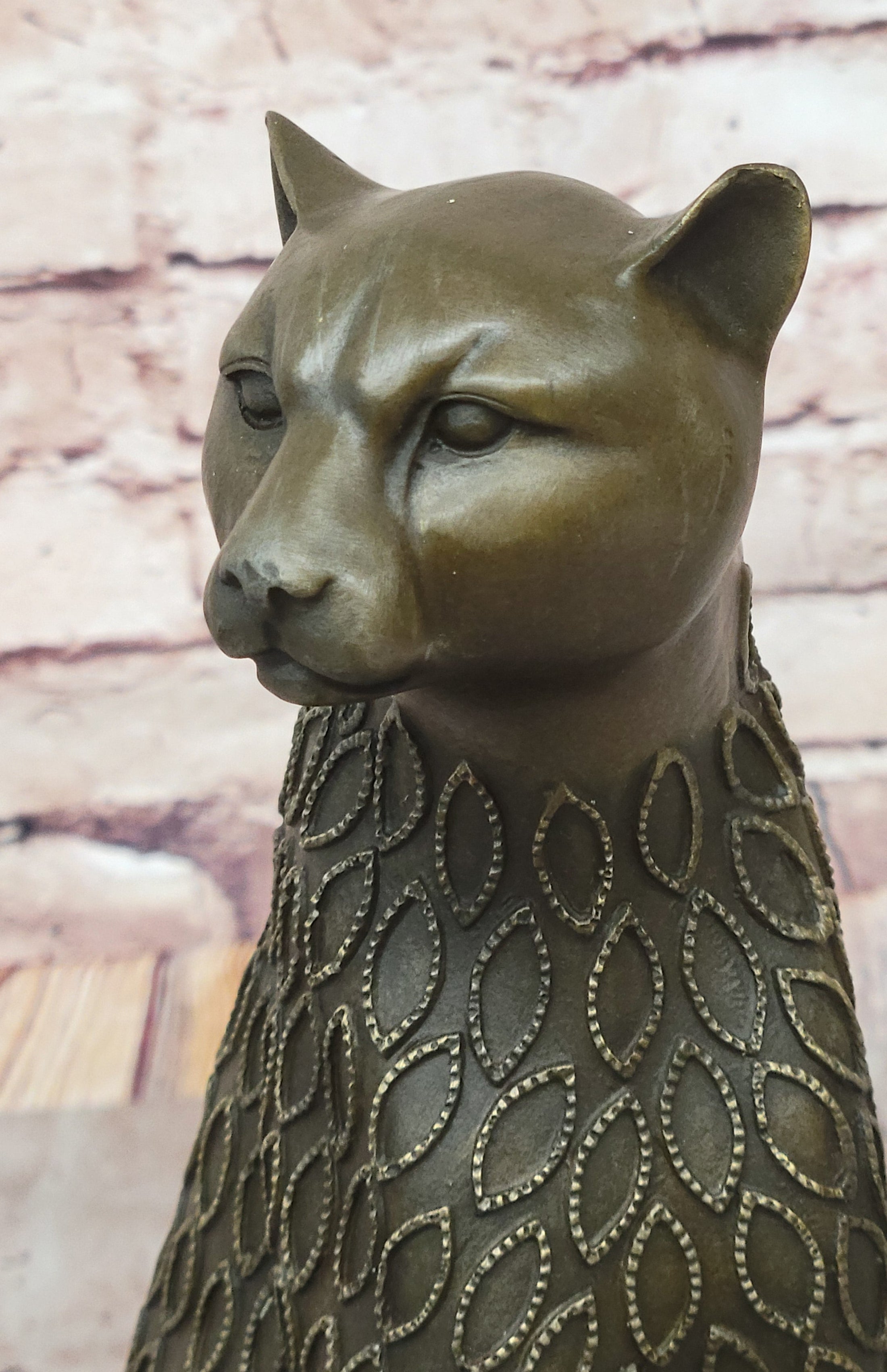 Stylized Bronze Leopard Sculpture – Modern Big Cat Décor for Art Lovers