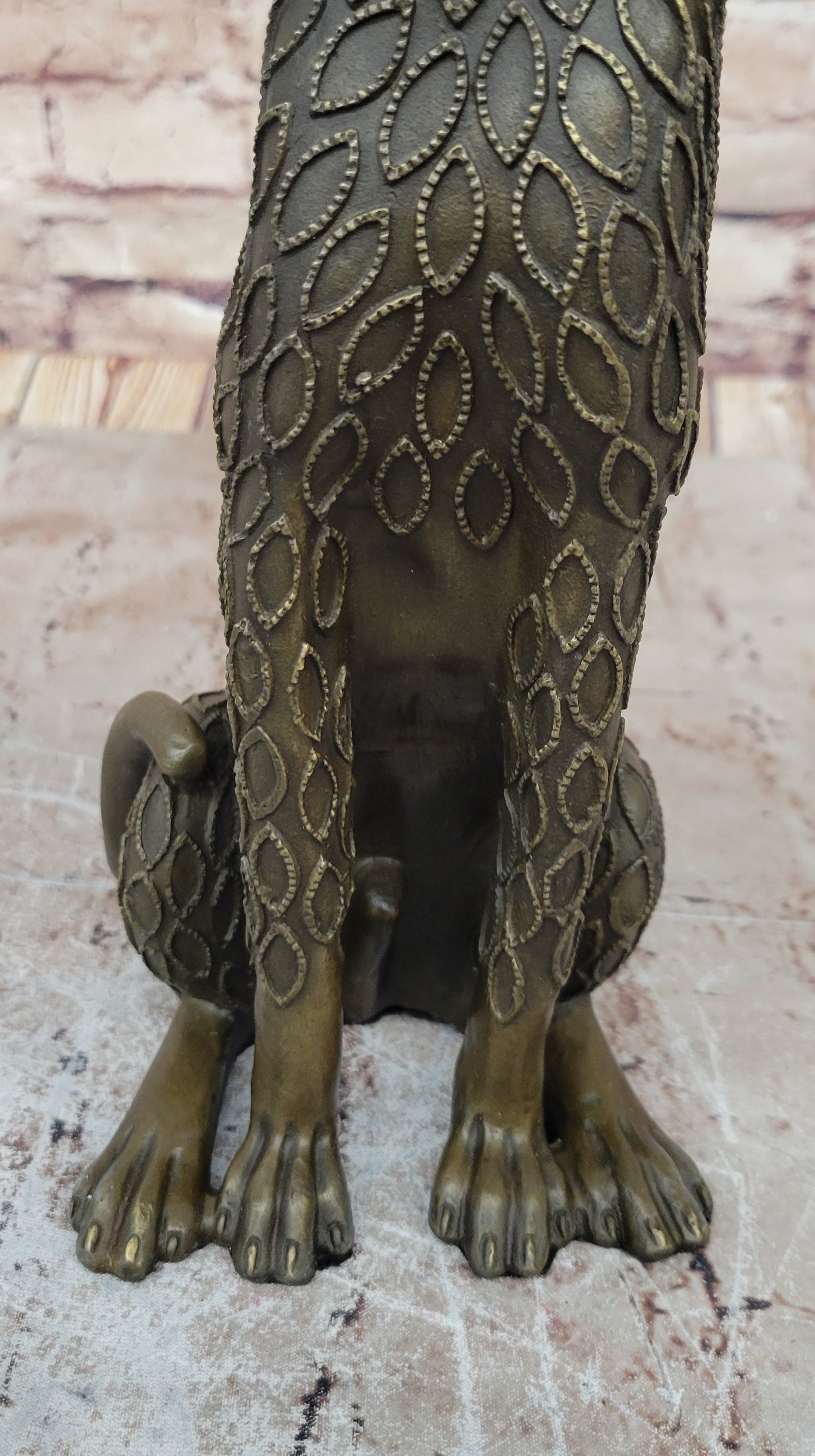 Stylized Bronze Leopard Sculpture – Modern Big Cat Décor for Art Lovers
