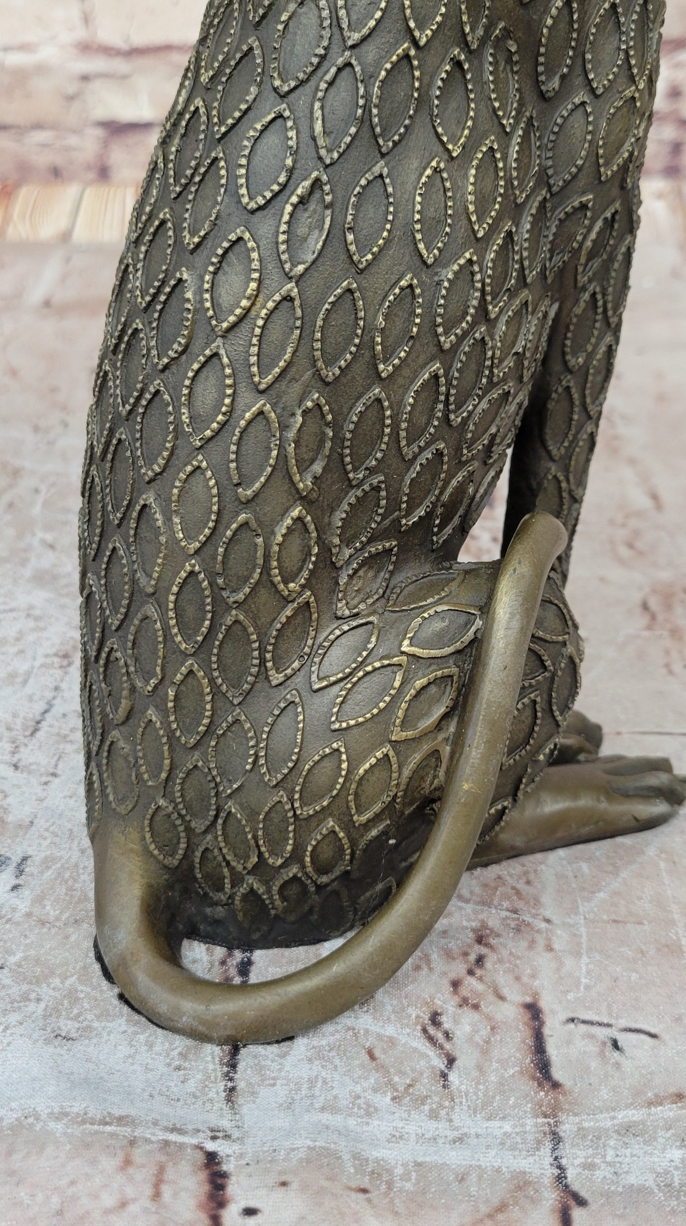 Stylized Bronze Leopard Sculpture – Modern Big Cat Décor for Art Lovers