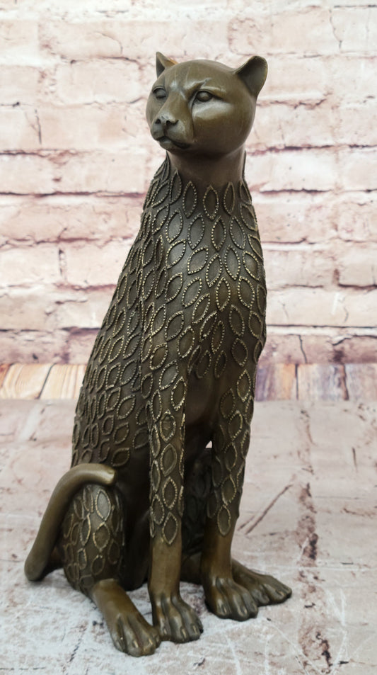 Stylized Bronze Leopard Sculpture – Modern Big Cat Décor for Art Lovers