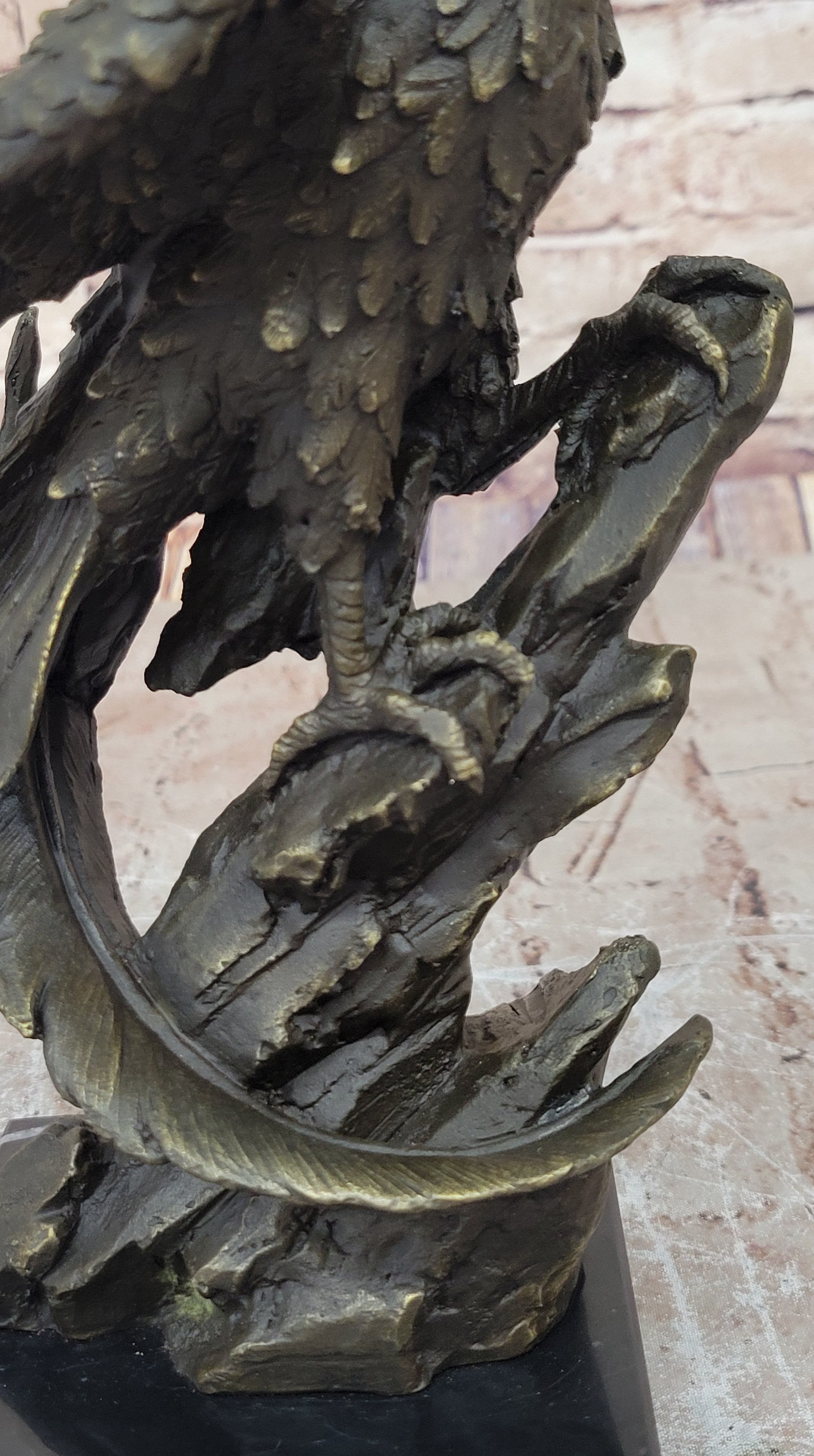 Regal Bronze Eagle Sculpture – Majestic Bird of Prey on Marble Base