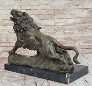 Majestic Bronze Lion in Roaring Pose – Dynamic Wildlife Sculpture on Marble Base