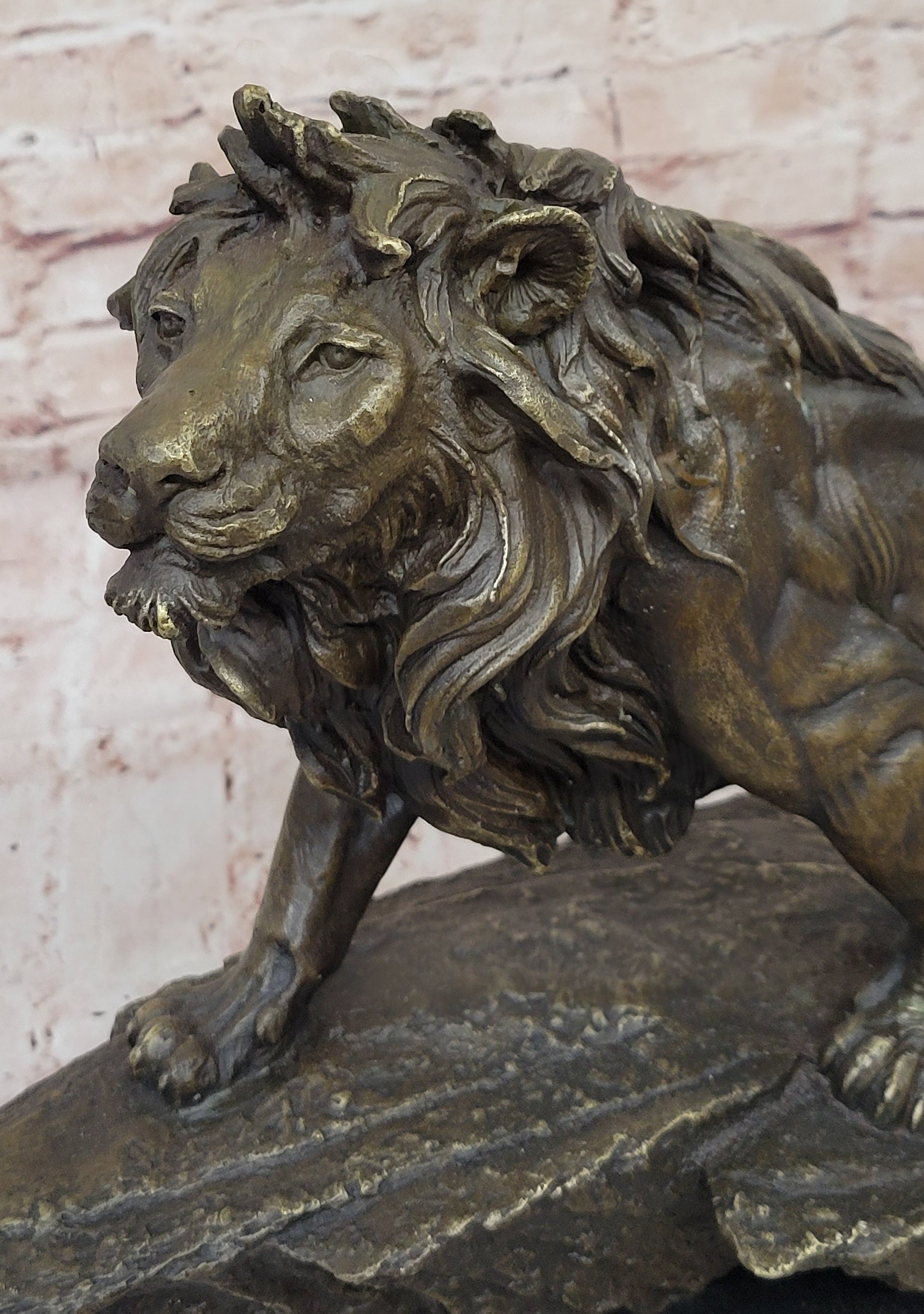 Standing Lion Bronze Sculpture – Detailed Wildlife Artwork on Marble Base