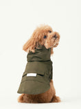 Load image into Gallery viewer, BOWERY RAINCOAT - GREEN
