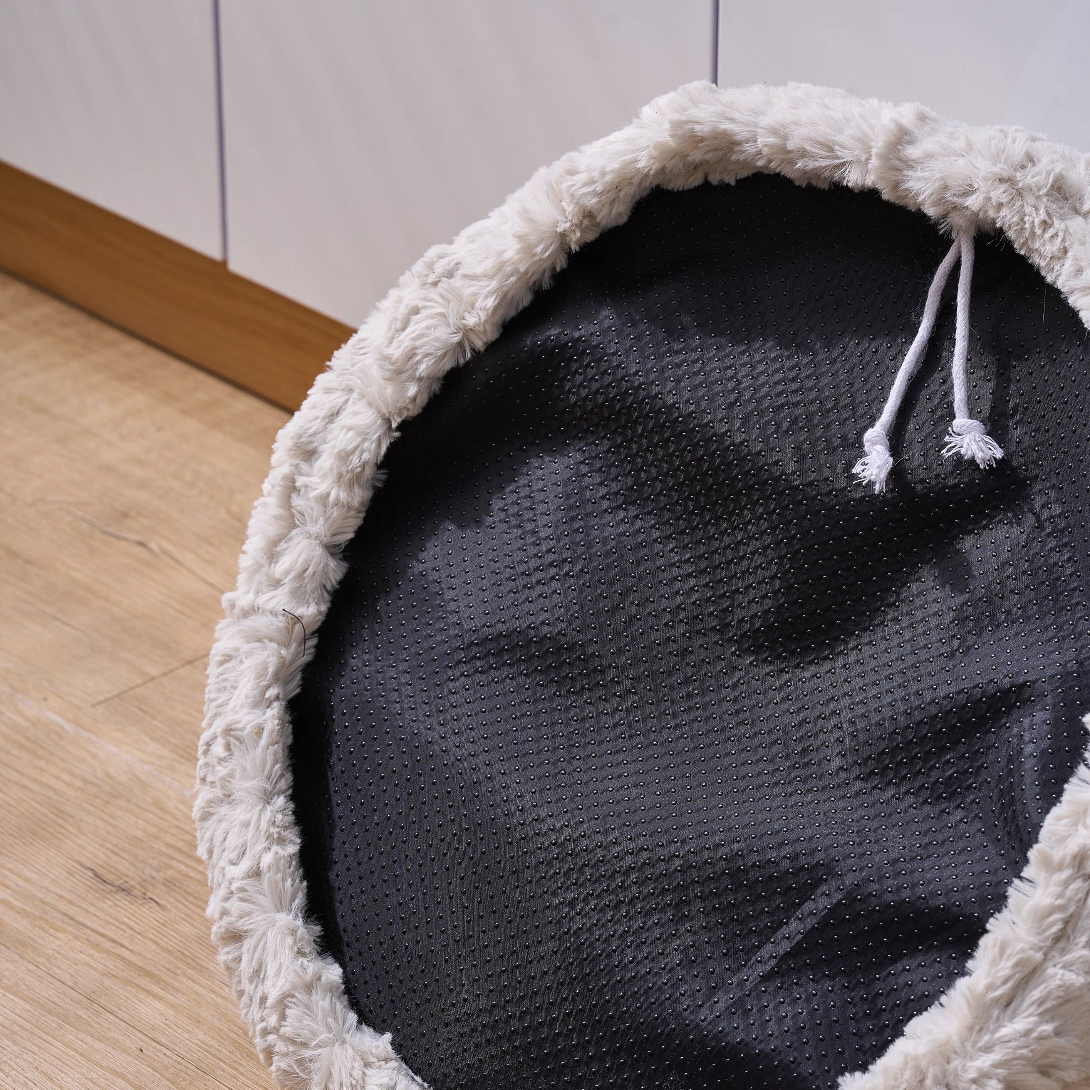 Rose Crown Cozy Luxury Plush Cat Bed for Indoor Cats