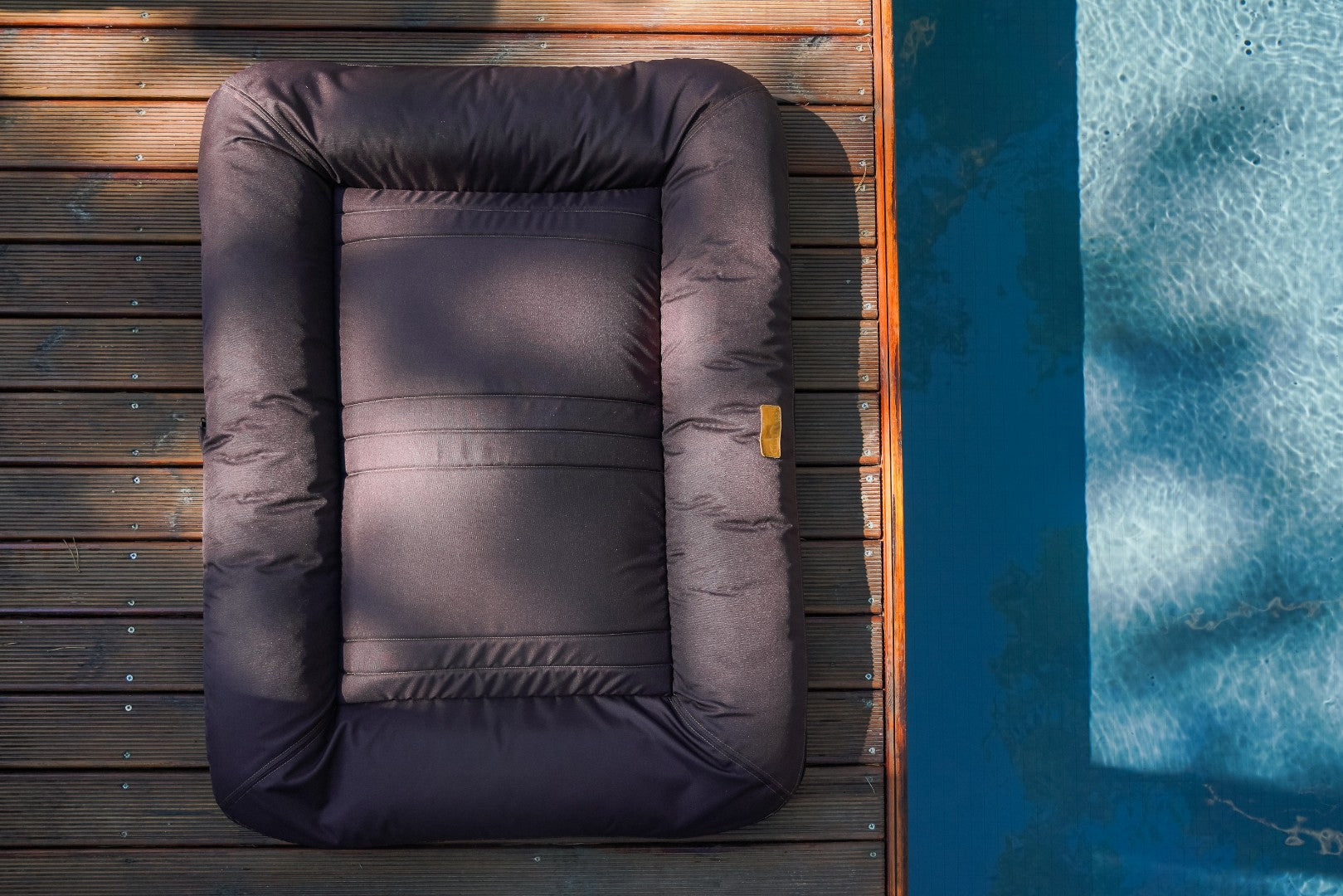 Chester & Lee | Waterproof Lounger Dog Bed Gray