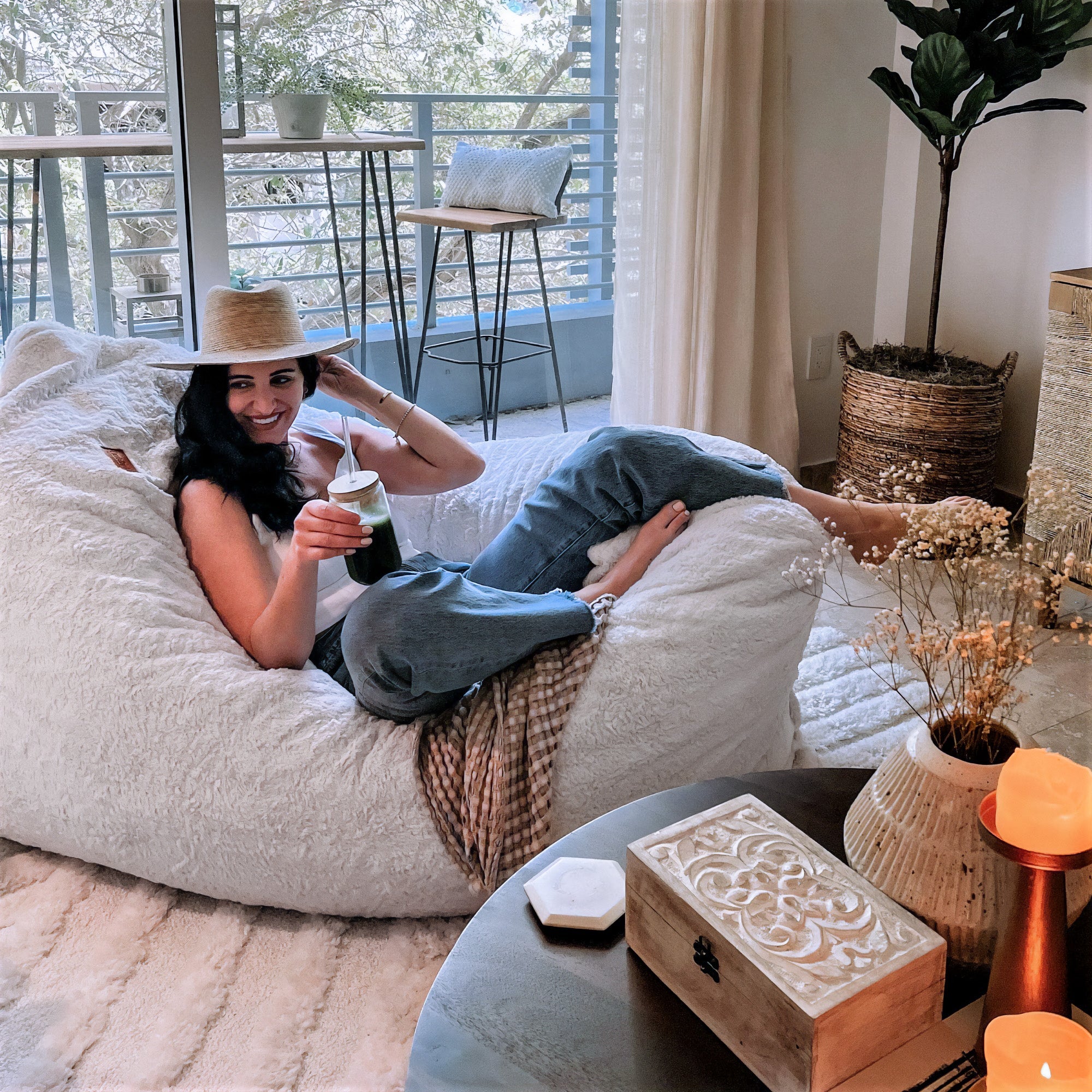 Pillow Lounger - Faux Fur