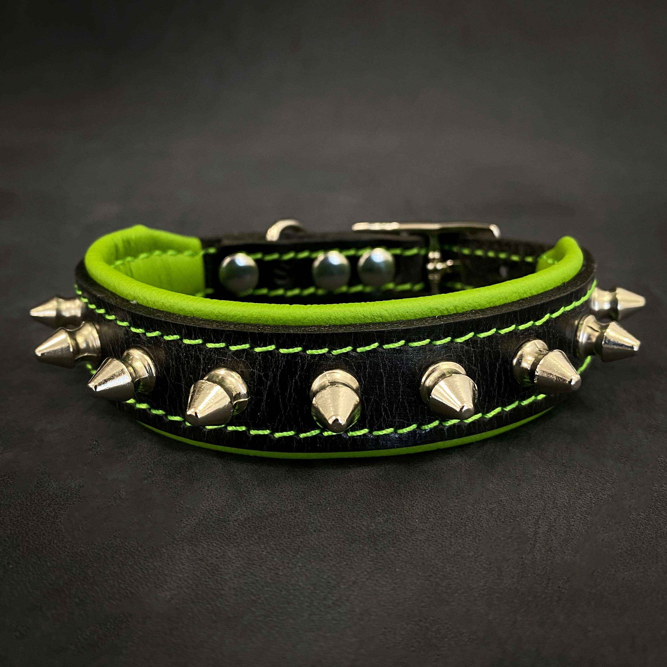 "Spiky" collar