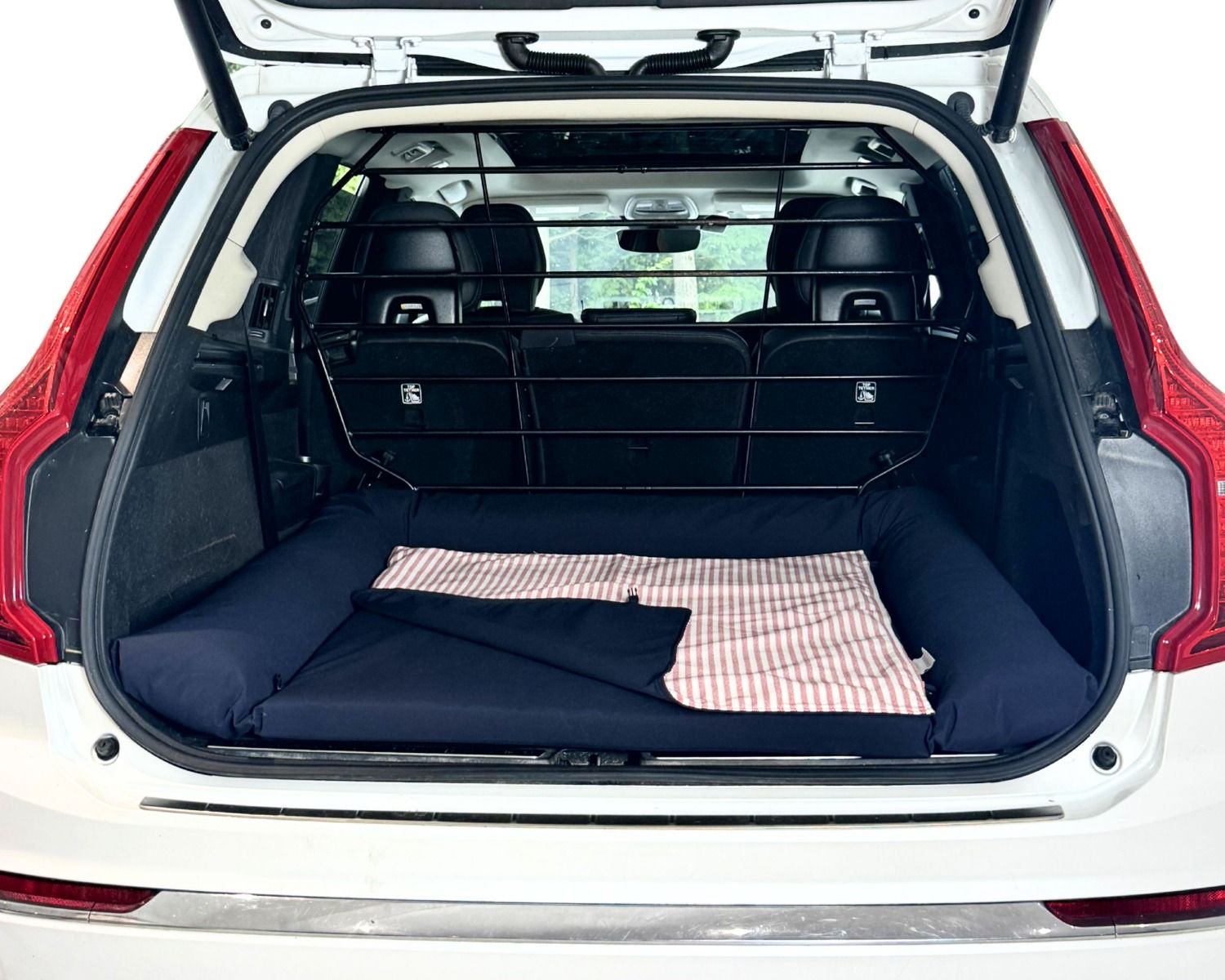 Bowsers SUV Cargo Lounger Reversible Blanket Topper in Liberty Stripe